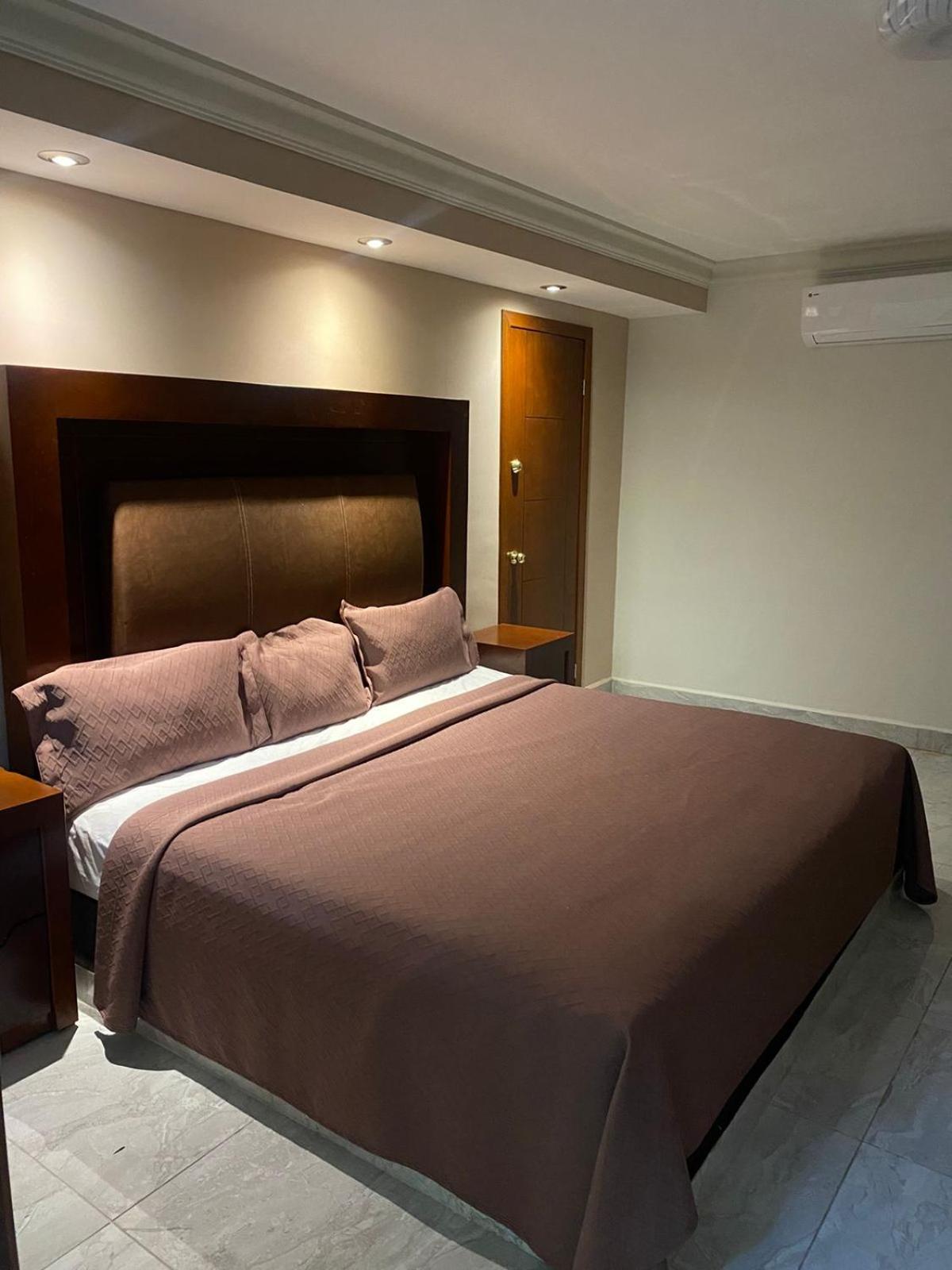 Hotel San Ignacio Inn โทร์เรออน ภายนอก รูปภาพ