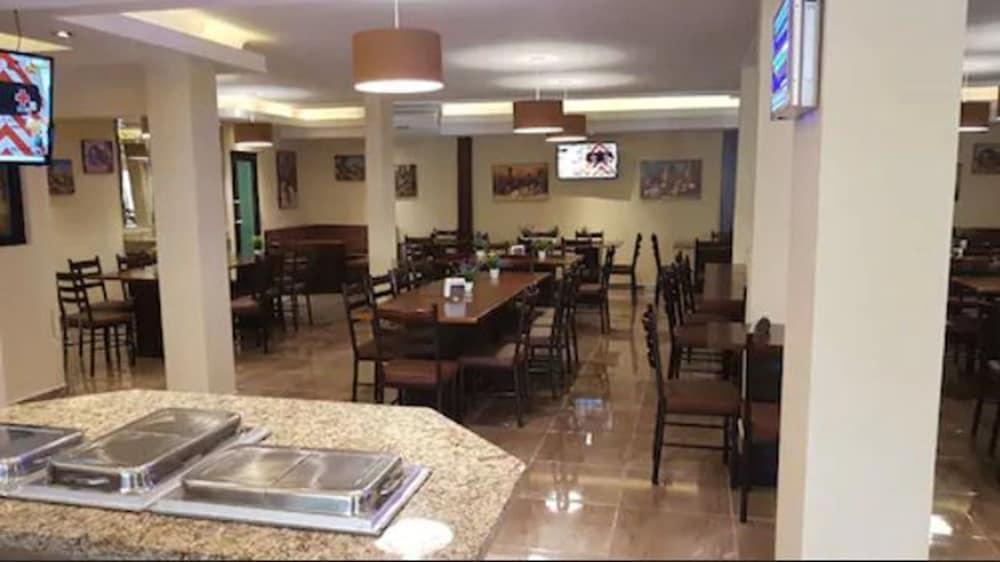 Hotel San Ignacio Inn โทร์เรออน ภายนอก รูปภาพ